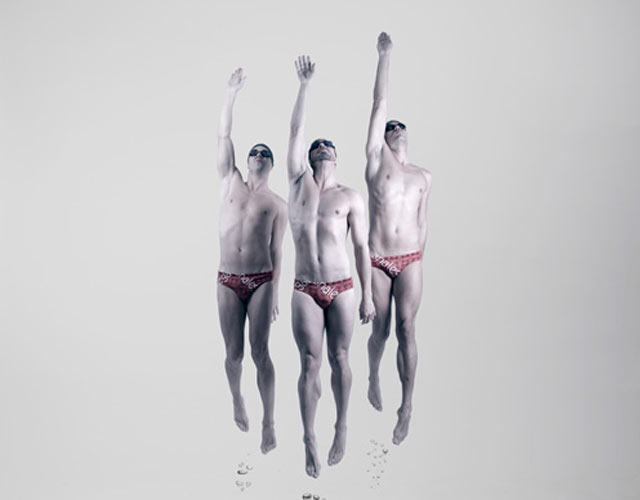 Nadadores desnudos en el calendario Halegatos 2015