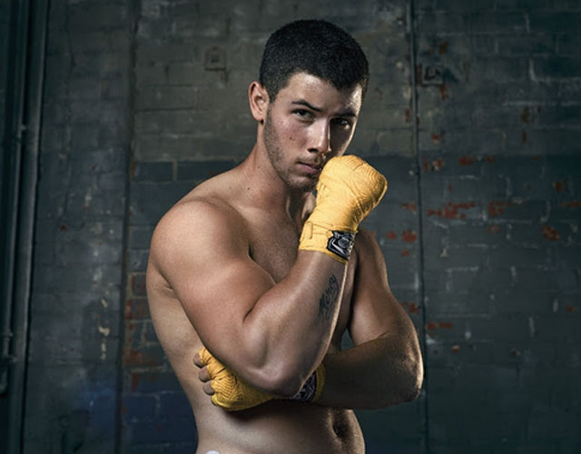 El personaje de Nick Jonas es gay en la serie 'Kingdom'