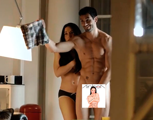 El actor Carlos López desnudo en el nuevo vídeo de Ainhoa, 'Eres Tú'