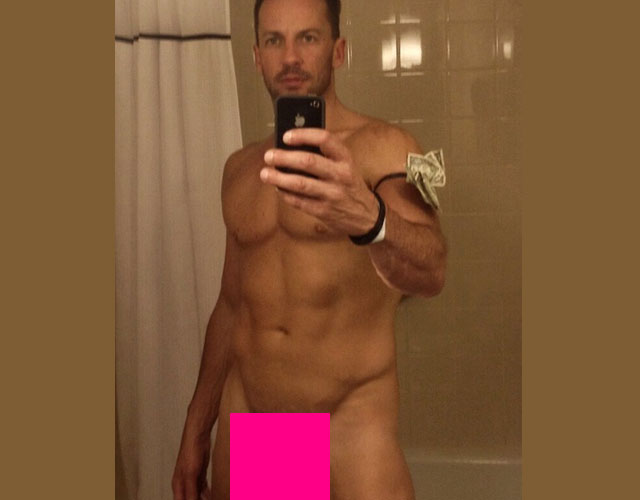 La selfie totalmente desnudo del actor Craig Parker