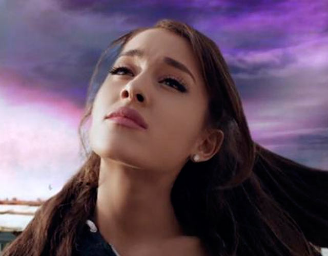 Vídeo de 'One Last Time' de Ariana Grande