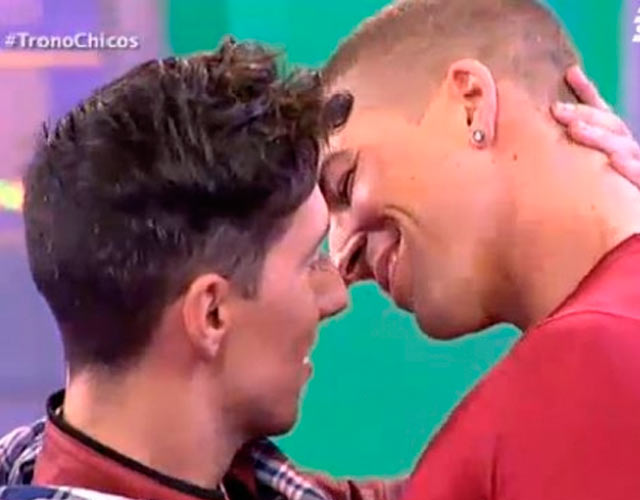 Beso gay MYHYHV