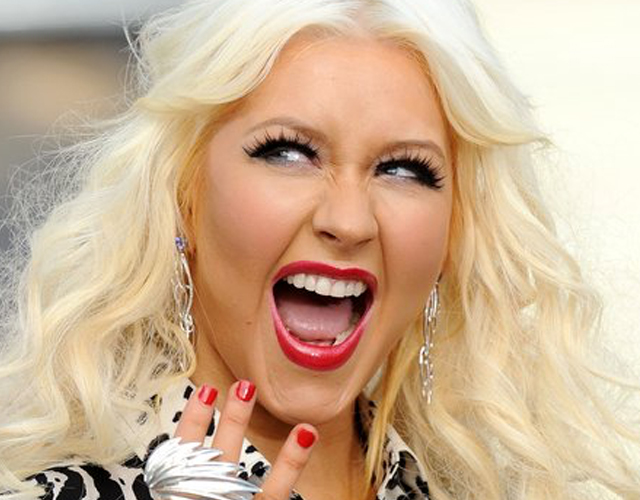 Christina Aguilera imita a Pharrell Williams en 'The Voice'