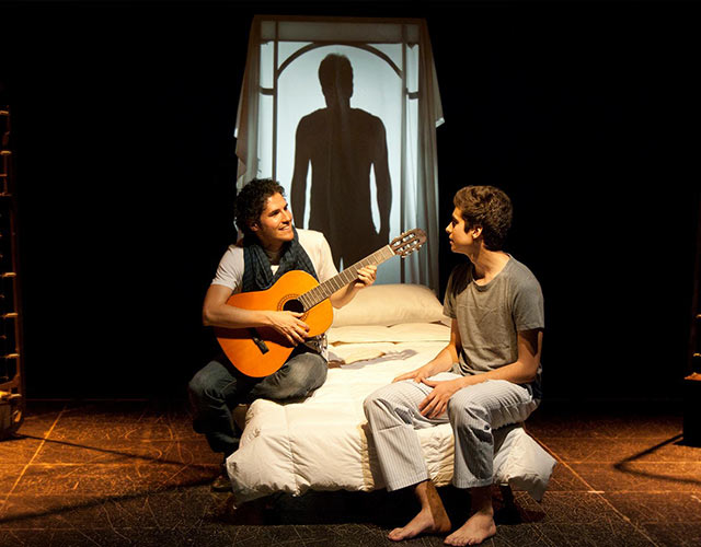 Especial "Sin Valentín" de la obra de teatro gay 'Luz Frágil'