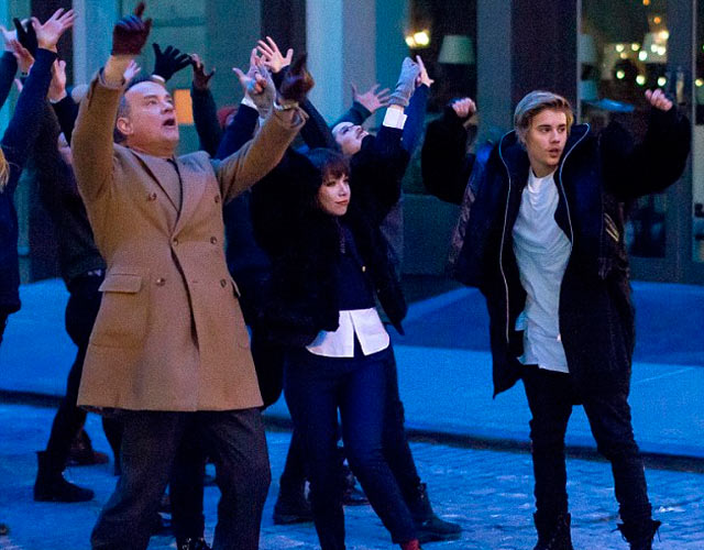 Carly Rae Jepsen, con Justin Bieber y Tom Hanks en el vídeo de 'I Really Like You'