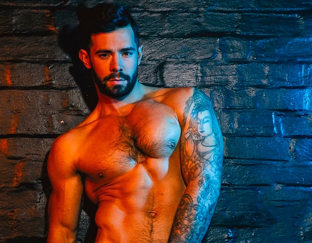 Charlie King desnudo: las fotos del buenorro gay de 'The Only Way Is Essex' en Attitude