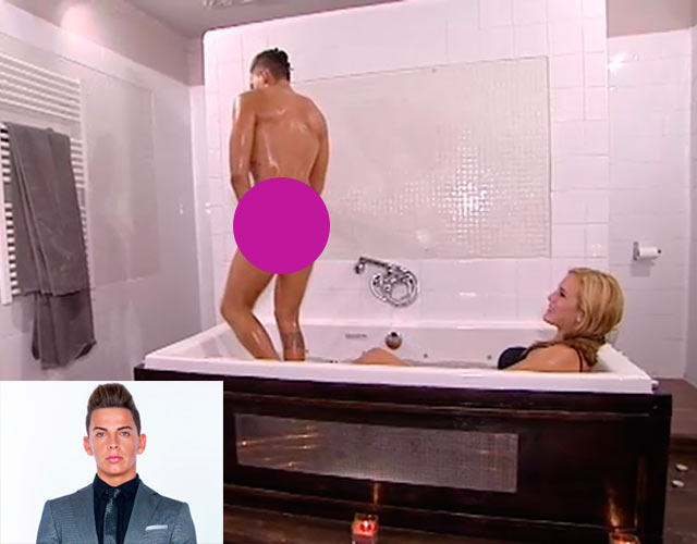 Rafa de QQCCMH desnudo en la bañera