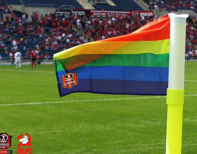 Polémica en Israel por la bandera gay en un partido de fútbol