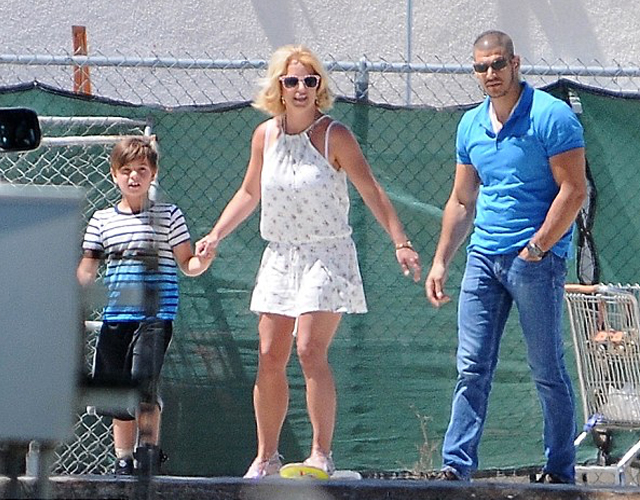 Britney Spears se sube al skate con sus hijos