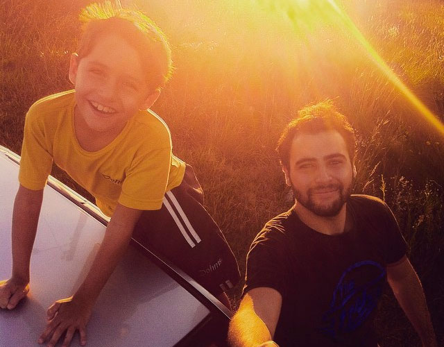 Niño 8 años reacciona hermano gay