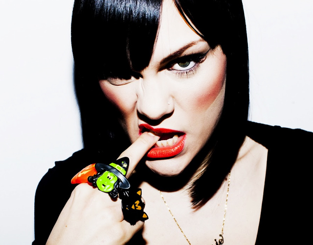 Jessie J se vuelve loca y hace unfollow a sus propios fans