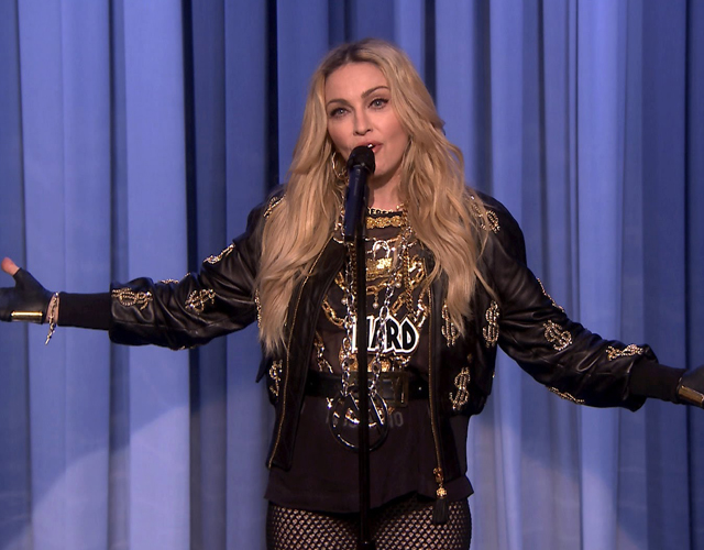Madonna debuta con un monólogo sobre ligar con chicos jóvenes