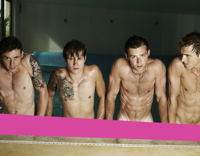 McBusted totalmente desnudos en la piscina