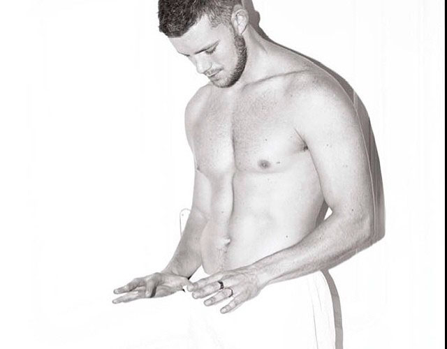 Russell Tovey sin camiseta