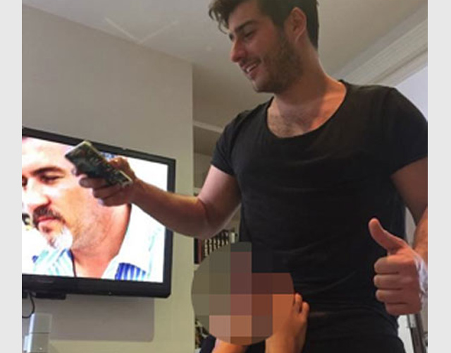 Alik Alfus desnudo y erecto en la foto filtrada por su novia