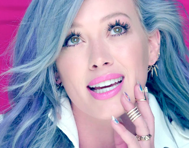 Hilary Duff arruina el vídeo de 'Sparks' con el product placement de Tinder