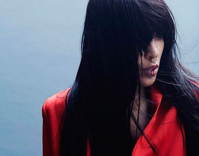 Loreen lanza vídeo para 'Paper Light Revisited'