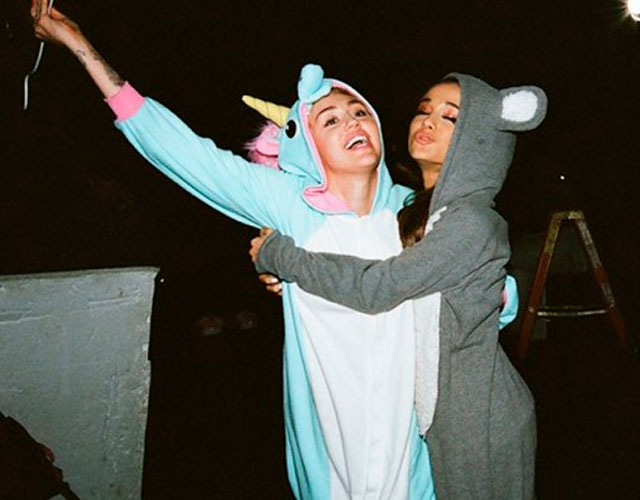 Miley Ariana pijama