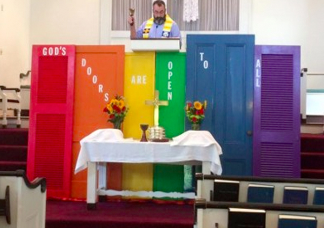 El emotivo mensaje al colectivo LGBT de una iglesia en Rhode Island
