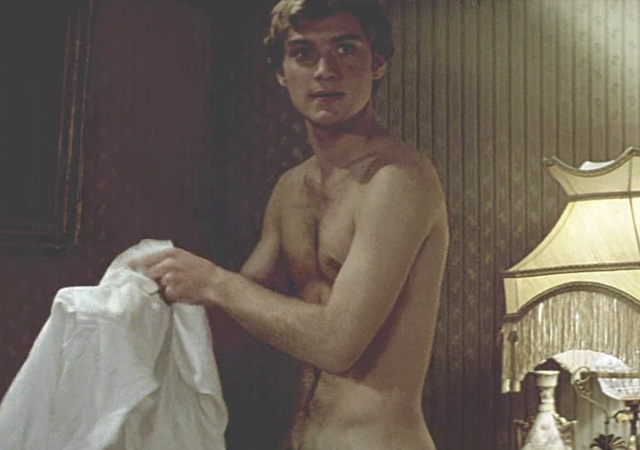 Jude Law desnudo y gay en la película 'Wilde'