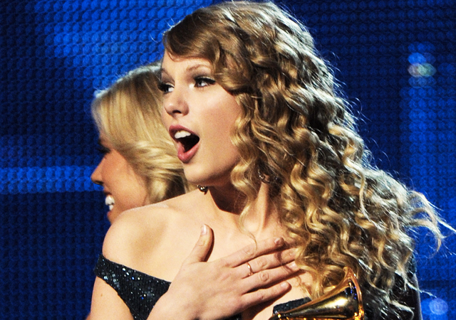 Taylor Swift, denunciada y citada al juicio por infringir copyright