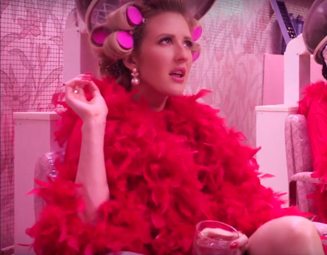 Ellie Goulding desnuda en el vídeo de 'On My Mind'