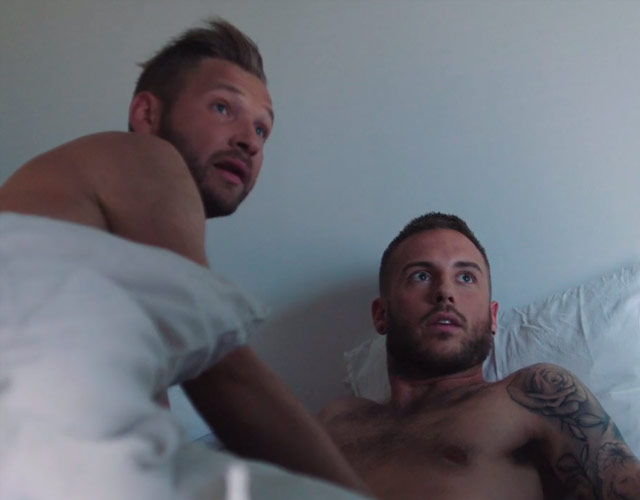 Anton Hysén desnudo y pillado en la cama con otro futbolista
