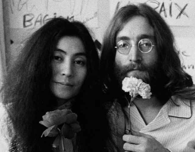 Yoko Ono afirma que John Lennon era bisexual