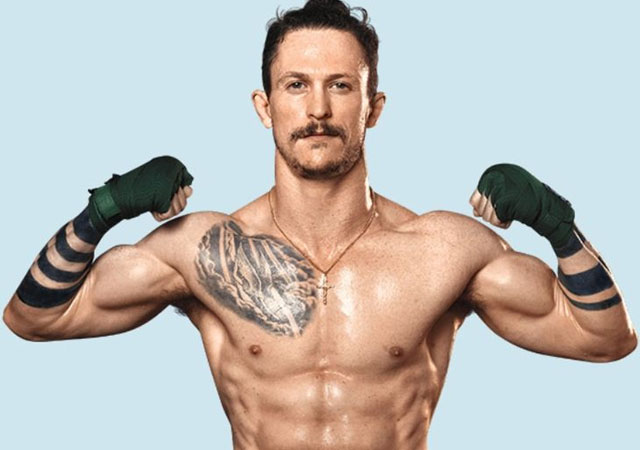 El actor Jonathan Tucker, desnudo en 'Kingdom'