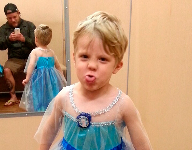 La genial reacción de un padre cuyo hijo quiere disfrazarse de Elsa de 'Frozen'