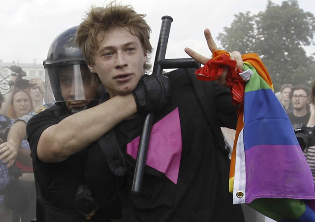 Un grupo homófobo extremista en Rusia quiere "salvar al mundo de los gays"