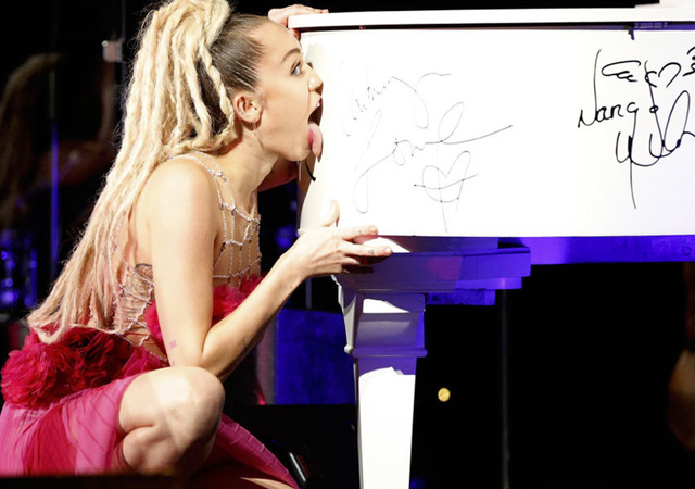 El discurso completo de Miley Cyrus en el centro LGBT de Los Angeles