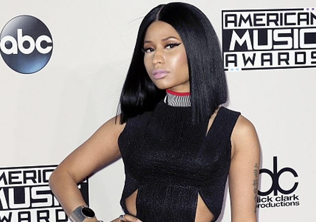 Nicki Minaj, detestable con sus fans en los AMA: ¿vas a vender el autógrafo por Ebay?