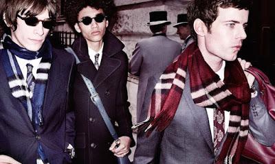 Causarás sensación con la Scarf Bar de Burberry