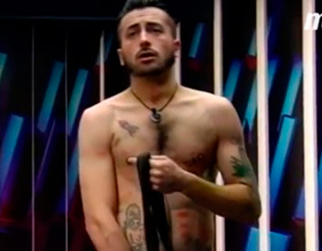 Aritz desnudo en 'Gran Hermano' 16: así se pone en huelga