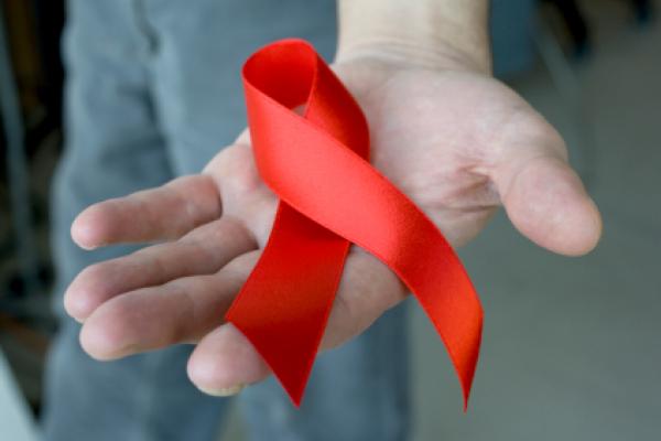 DÍA MUNDIAL CONTRA EL SIDA: Las 7 cuentas pendientes contra el VIH