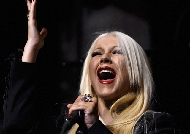 Christina Aguilera deslumbra cantando en la fiesta de Linda Perry