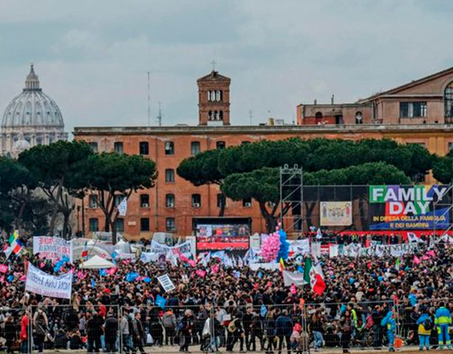 Manifestaciones en Italia a favor y en contra del matrimonio gay