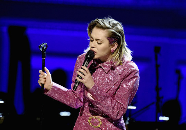 Escucha a Miley Cyrus versionando el 'Videogames' de Lana del Rey