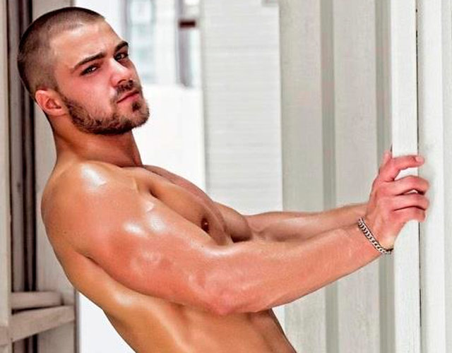 10 gays musculosos desnudos con abdominales de ensueño