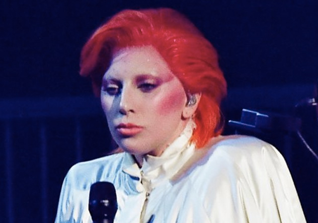 El hijo de David Bowie critica a Lady Gaga por su actuación en los Grammys
