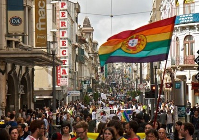 Portugal legaliza la adopción por parte de homosexuales