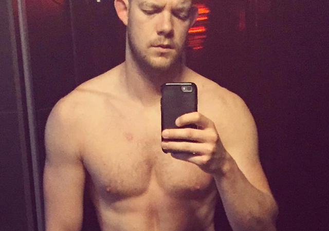 Russell Tovey desnudo, el actor de teatro que hace desmayarse a sus fans