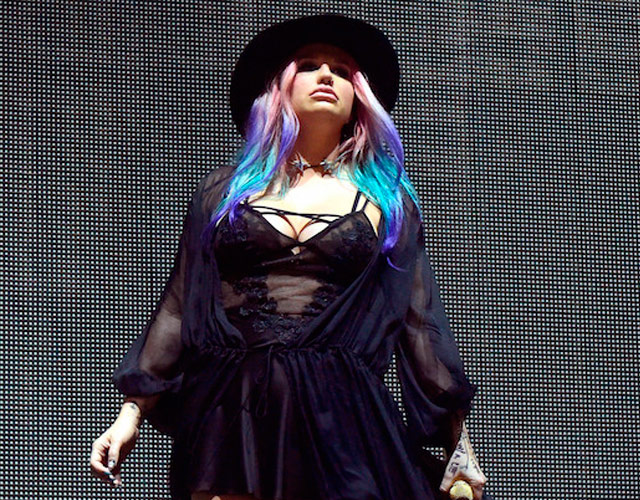 Kesha canta con Zedd en Coachella 2016