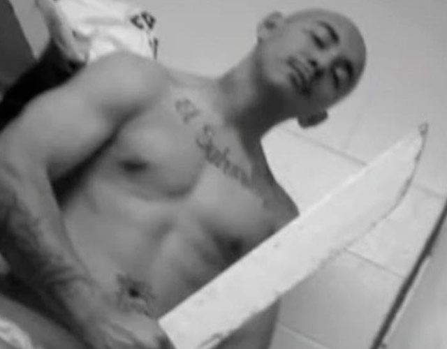 Vídeos de presos desnudos en una polémica página de Facebook