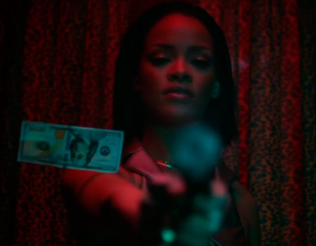 Las tetas de Rihanna, estrellas en el violento vídeo de 'Needed Me'