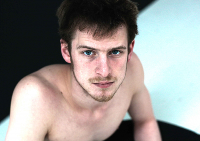 El actor francés Thomas Coumans, desnudo en 'Tout Va Bien'