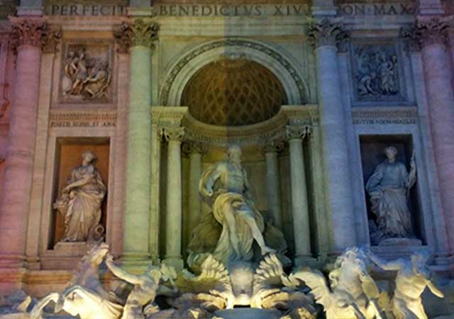 La Fontana di Trevi se tiñe de arcoiris por las uniones civiles gays en Italia