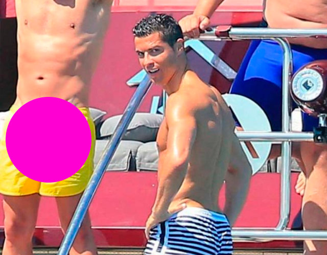 Las fotos del amigo de Cristiano Ronaldo empalmado en su barco