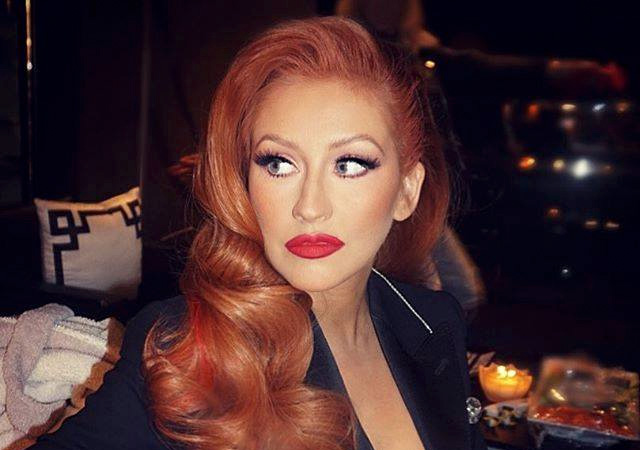 Christina Aguilera se cambia el pelo a lo Jessica Rabbit